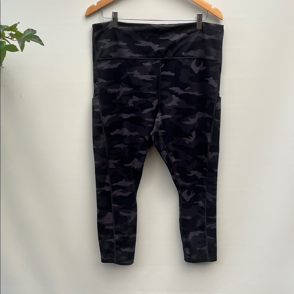 Athleta Women's Camouflage Leggings - Black and Gray
